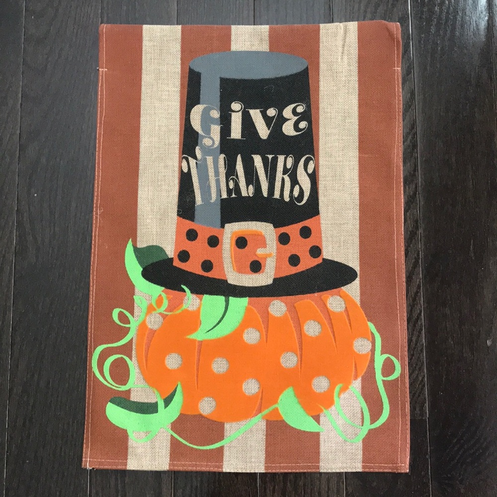 New! Give Thanks Fall Yard Flag